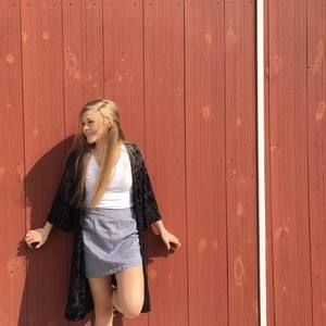 Meet your Posher, Caitlin